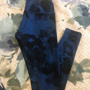 💙🖤 Lululemon Pants sz6🖤💙
